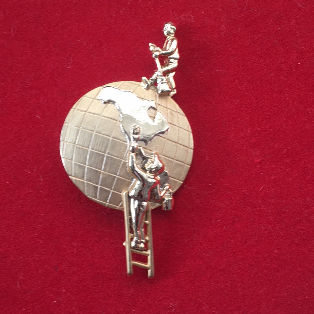 Cleaning The Earth Gold Tone Brooch/Pin